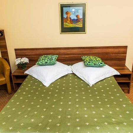 Hotel Lyra Oradea Phòng bức ảnh