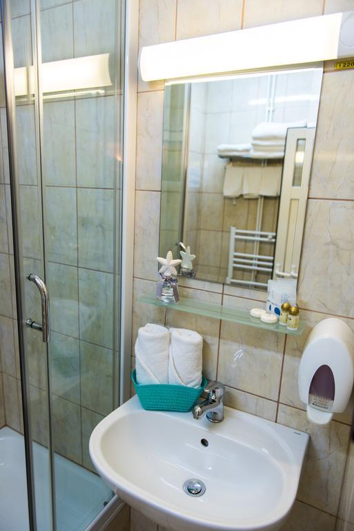 Hotel Lyra Oradea Phòng bức ảnh