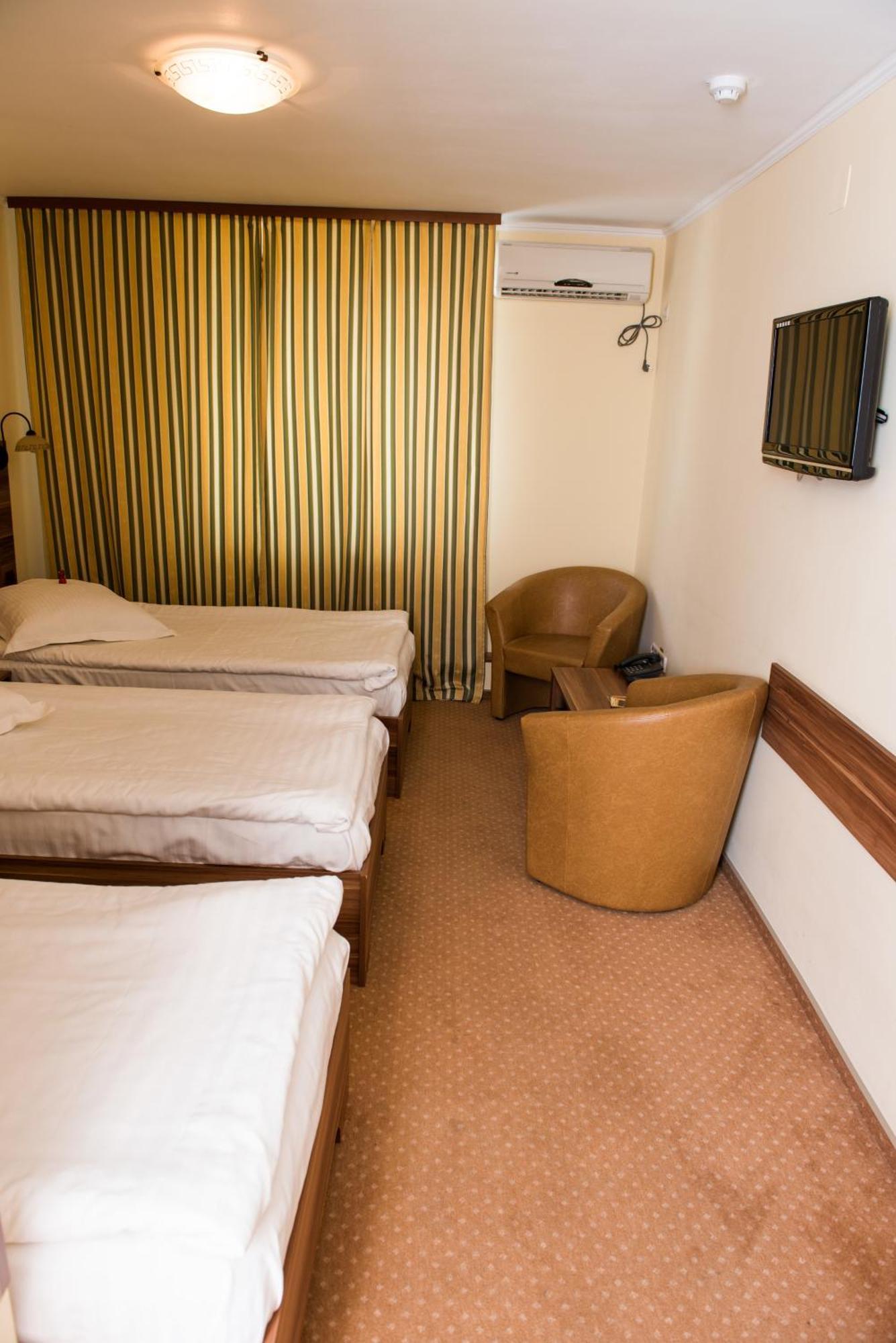 Hotel Lyra Oradea Phòng bức ảnh