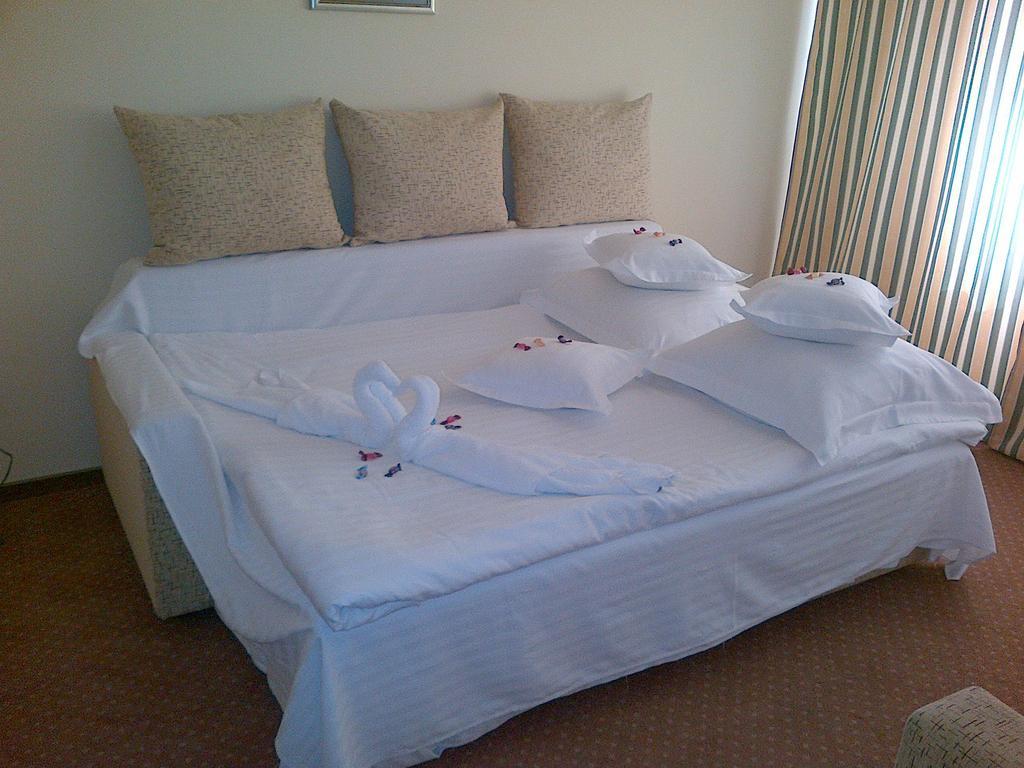 Hotel Lyra Oradea Phòng bức ảnh