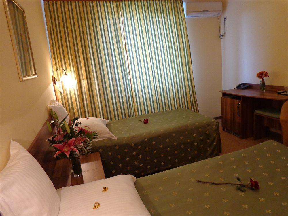 Hotel Lyra Oradea Ngoại thất bức ảnh